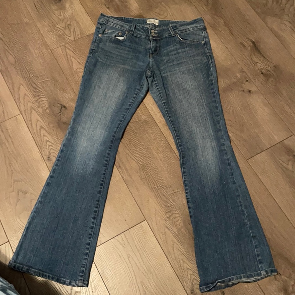 Aeropostale hailey flare jeans size 9/10 super cute  2 bottom amazing!!!!!